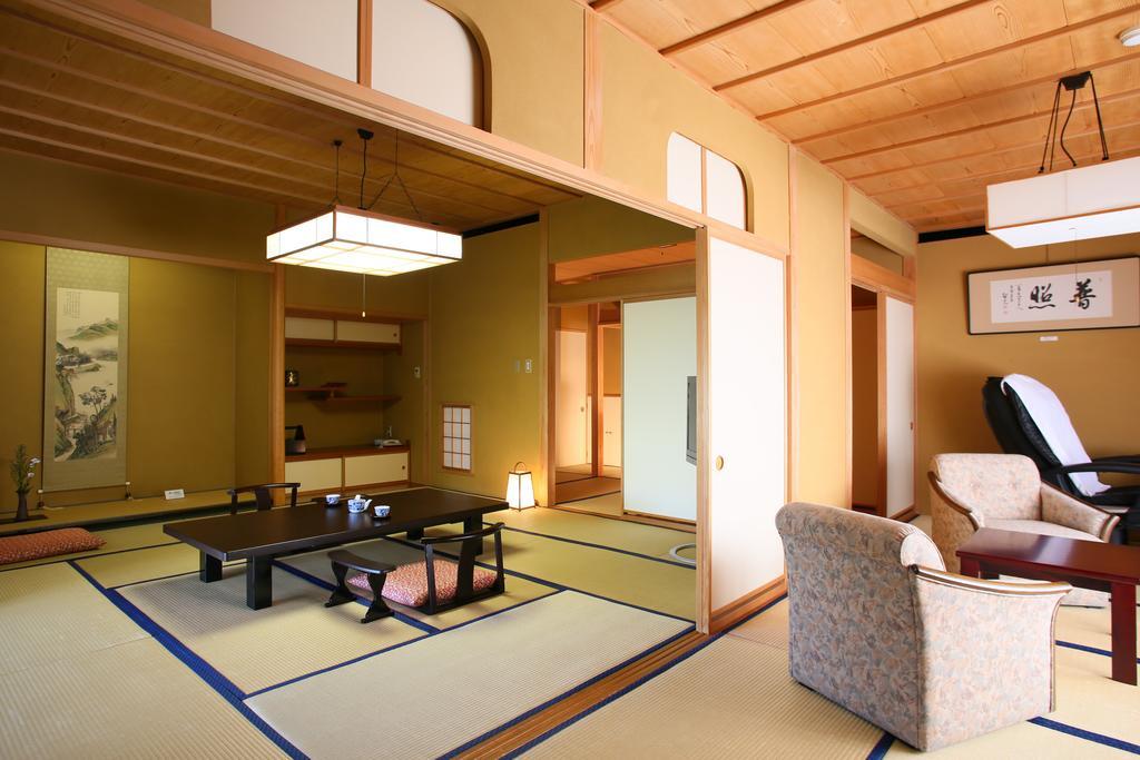 Senjukaku Hotel Jamanoucsi Kültér fotó